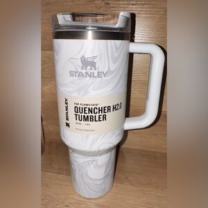 Stanley Quencher H2.0 Tumbler - White Marble Swirl with Clear Lid